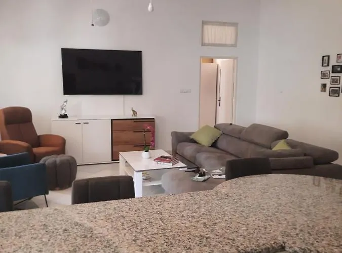 Modern Croatian House 普拉