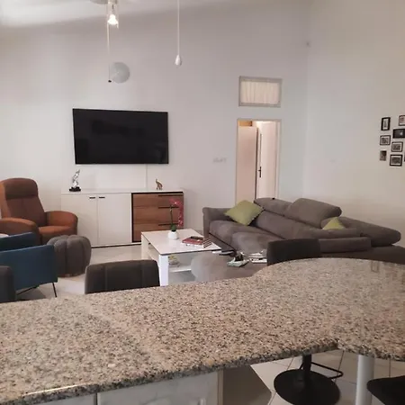 Modern With Garden & Terrace, 13 Min To Arena Pula