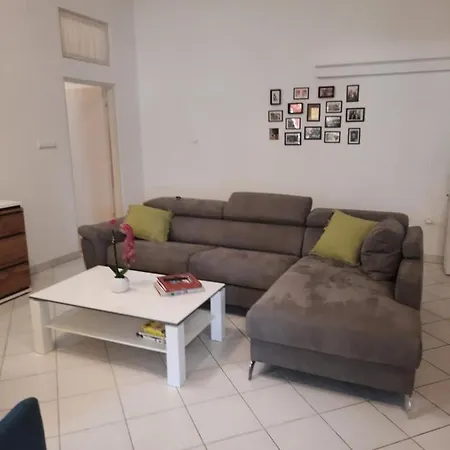 Modern With Garden & Terrace, 13 Min To Arena * Pula