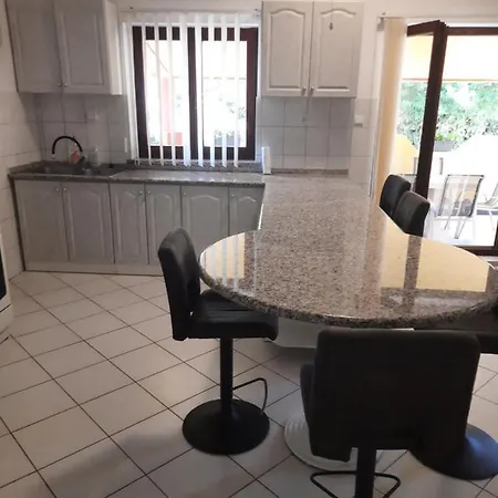 Modern With Garden & Terrace, 13 Min To Arena Pula