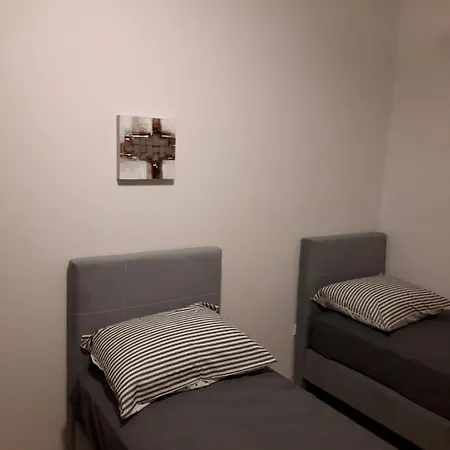 Modern With Garden & Terrace, 13 Min To Arena Pula