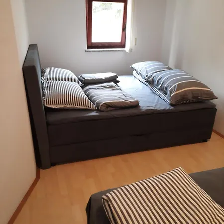 Modern With Garden & Terrace, 13 Min To Arena *