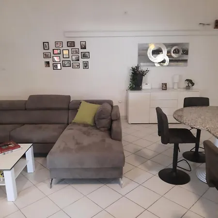 Modern With Garden & Terrace, 13 Min To Arena