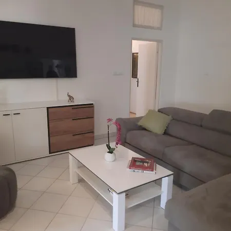 Modern With Garden & Terrace, 13 Min To Arena