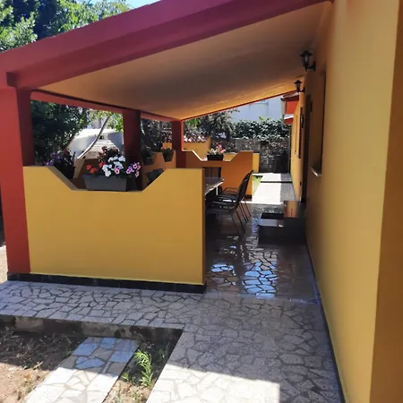Modern With Garden & Terrace, 13 Min To Arena Pula