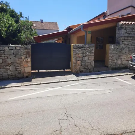 Modern With Garden & Terrace, 13 Min To Arena * Pula