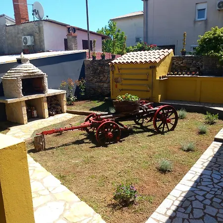 Modern With Garden & Terrace, 13 Min To Arena * Pula